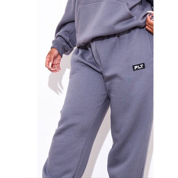 PrettyLittleThing Charcoal Logo Badge Straight Leg Sweatpants Size Large - NWT - Picture 13 of 13